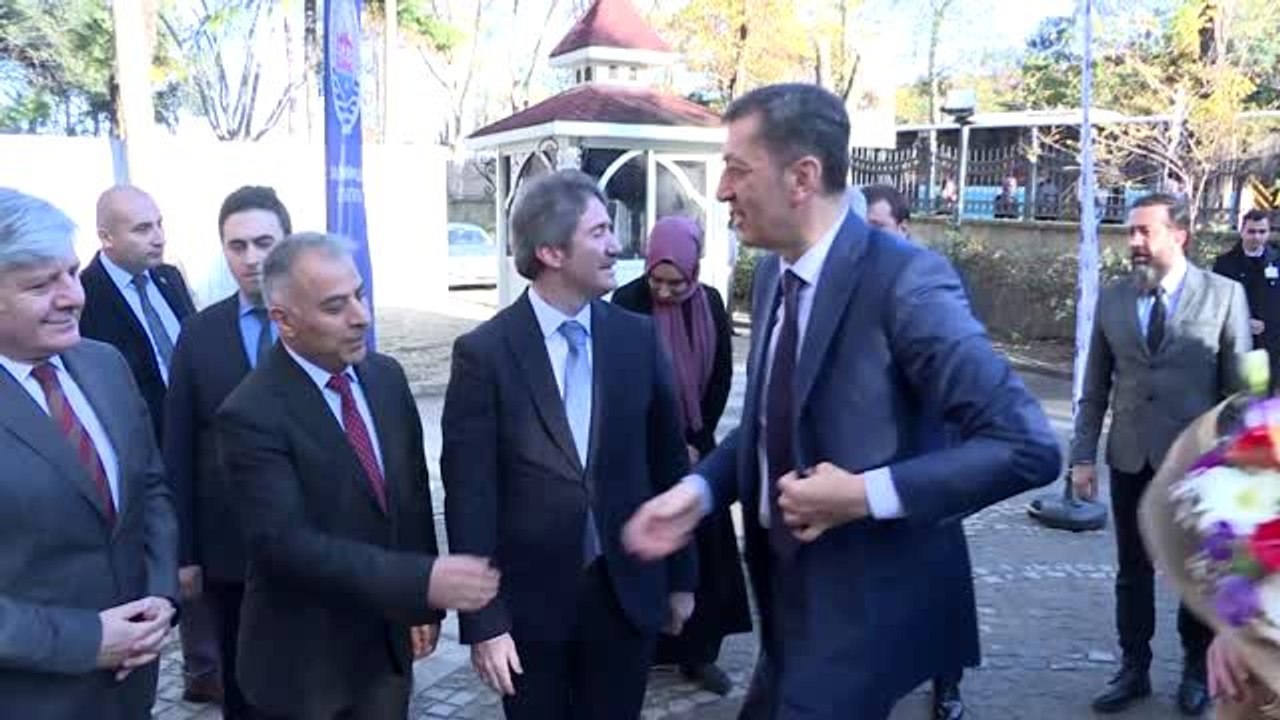 Bakan Selçuk: "Sınava adam hazırlama meselesinden insan yetiştirmeye doğru giden bir yol haritamız...