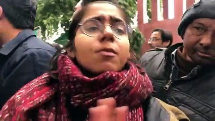 Srijan Chawla and Bhumika Saraswati describe what they saw last evening. Both the girls say students did not indulge in violence.