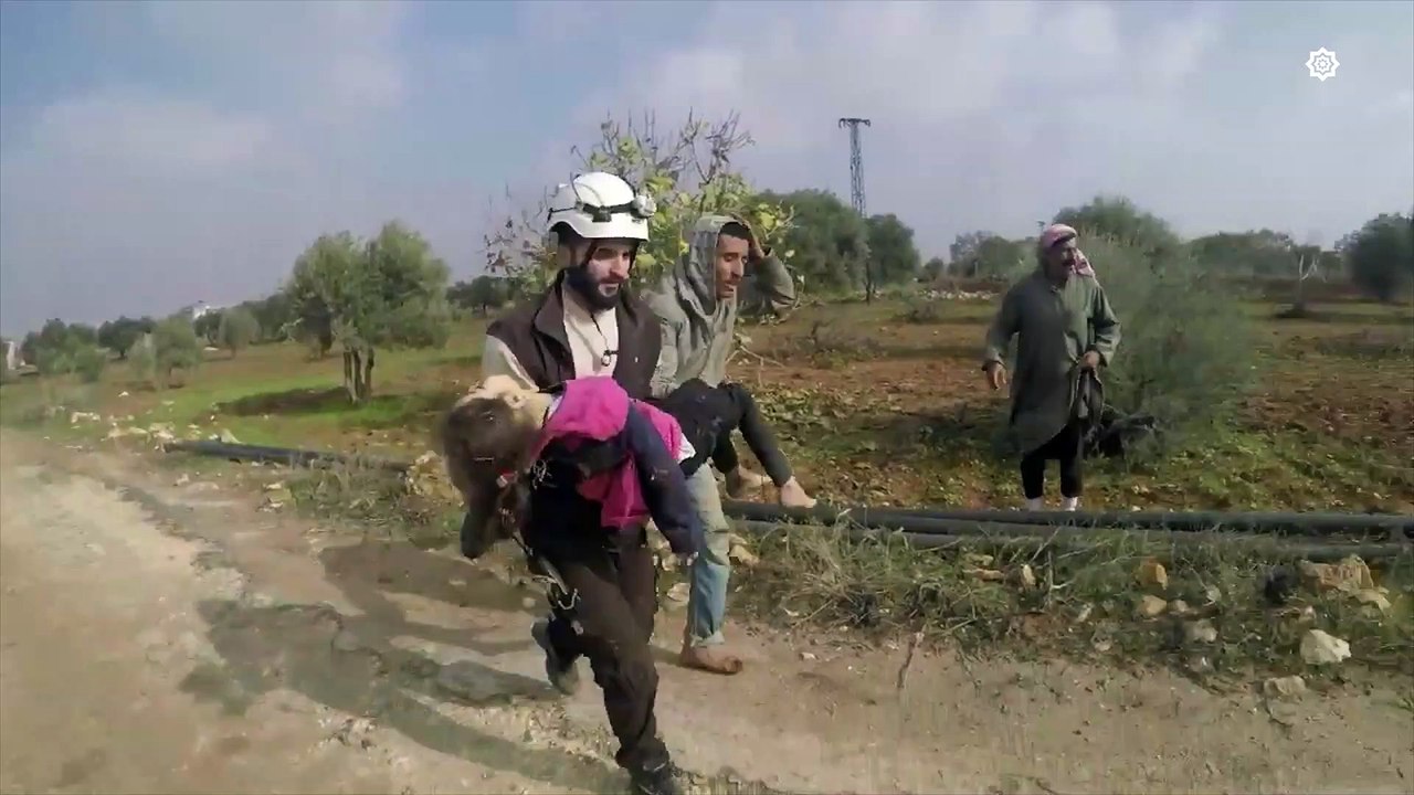 المشاهد الاولية ما بعد استهداف الطيران الروسي لمدينة #بنش بريف #إدلب الشرقي - سوريا