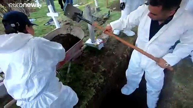 Investigadores colombianos exumam corpos de civis alegadamente executados
