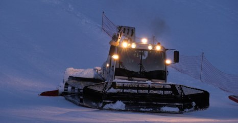 Le 18:18 - Montagne : notre reportage avec ceux qui préparent chaque nuit les pistes de ski