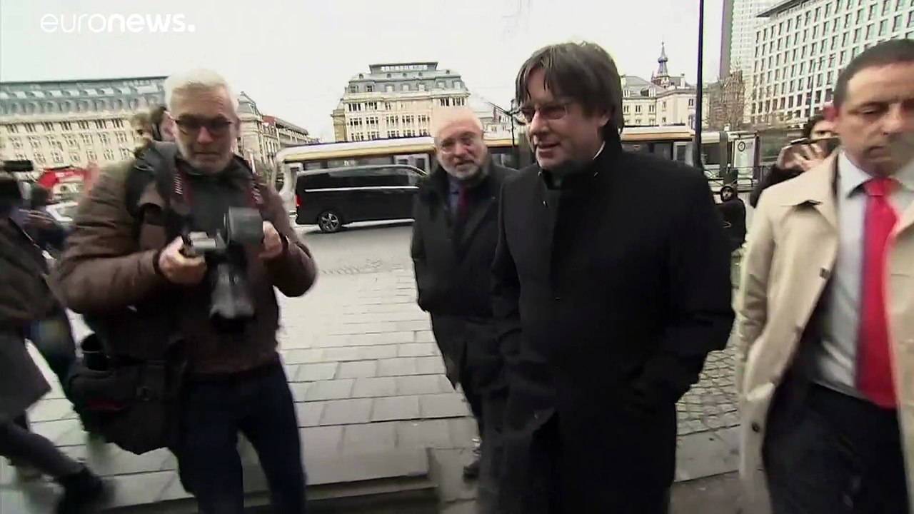 محكمة بلجيكية تؤجل البت في ملف ترحيل زعيم كاتالونيا السابق إلى إسبانيا