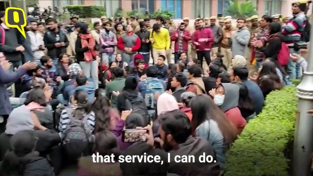 Meet the Sardar Who Served Chai, Samosa to Striking Jamia Students