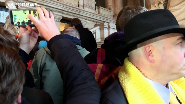 Breves de Bruxelas : tribunal belga adia decisão sobre Puigdemont