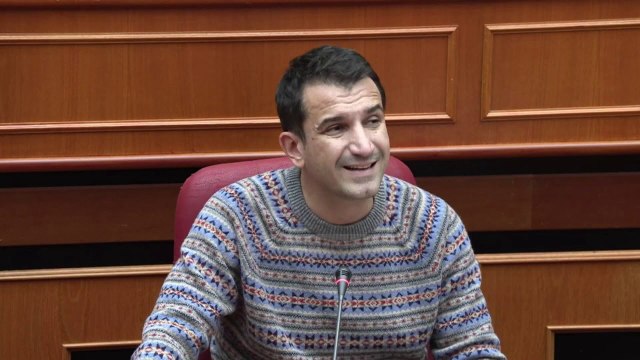 Miratohet heqja e depozitave të ujit nga tarracat e pallateve, Veliaj: Të mësojmë nga historia