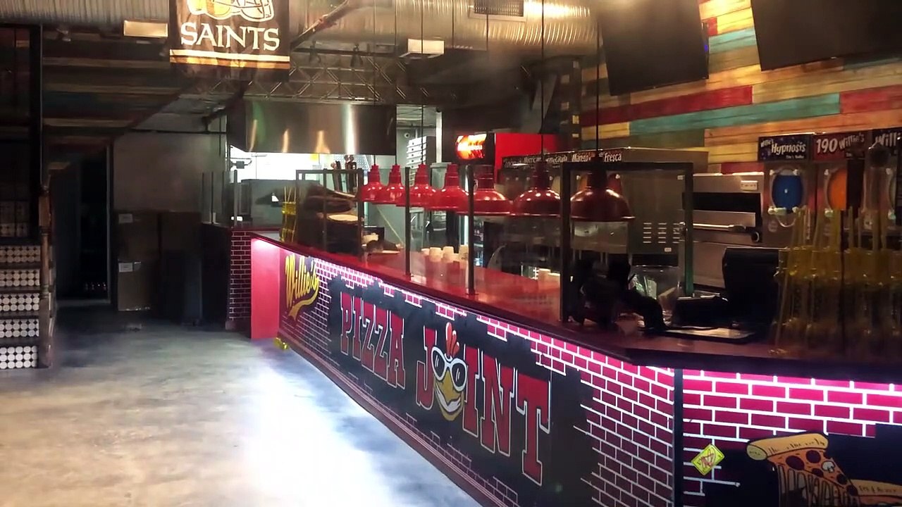 Des rats se font un petit repas dans une pizzeria