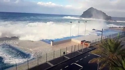 Olas gigantescas en Garachico
