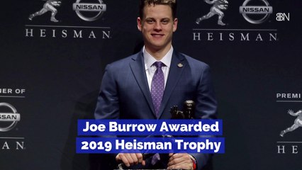 Скачать видео: Joe Burrow Takes The Heisman Trophy