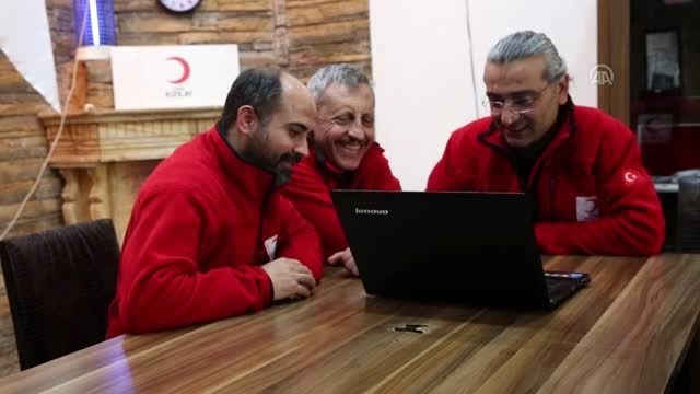 Irak'taki Türk Kızılayı çalışanları AA'nın Yılın Fotoğrafları oylamasına katıldı - ERBİL