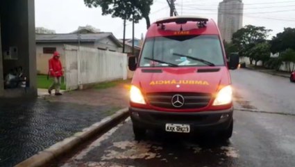 Homem é socorrido no Bairro Country após sofrer queda