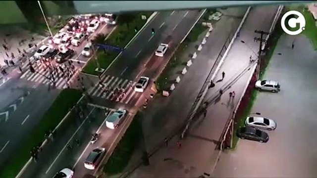 Moradores de Andorinhas fazem protesto e interditam trânsito na Ponte da Passagem