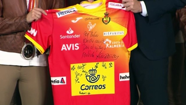 Pedro Sánchez recibe a las 'Guerreras': Sois las campeonas