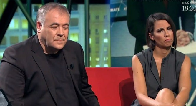 Tremenda pillada a Ferreras haciéndole un gesto de lo más cursi a Pastor en directo