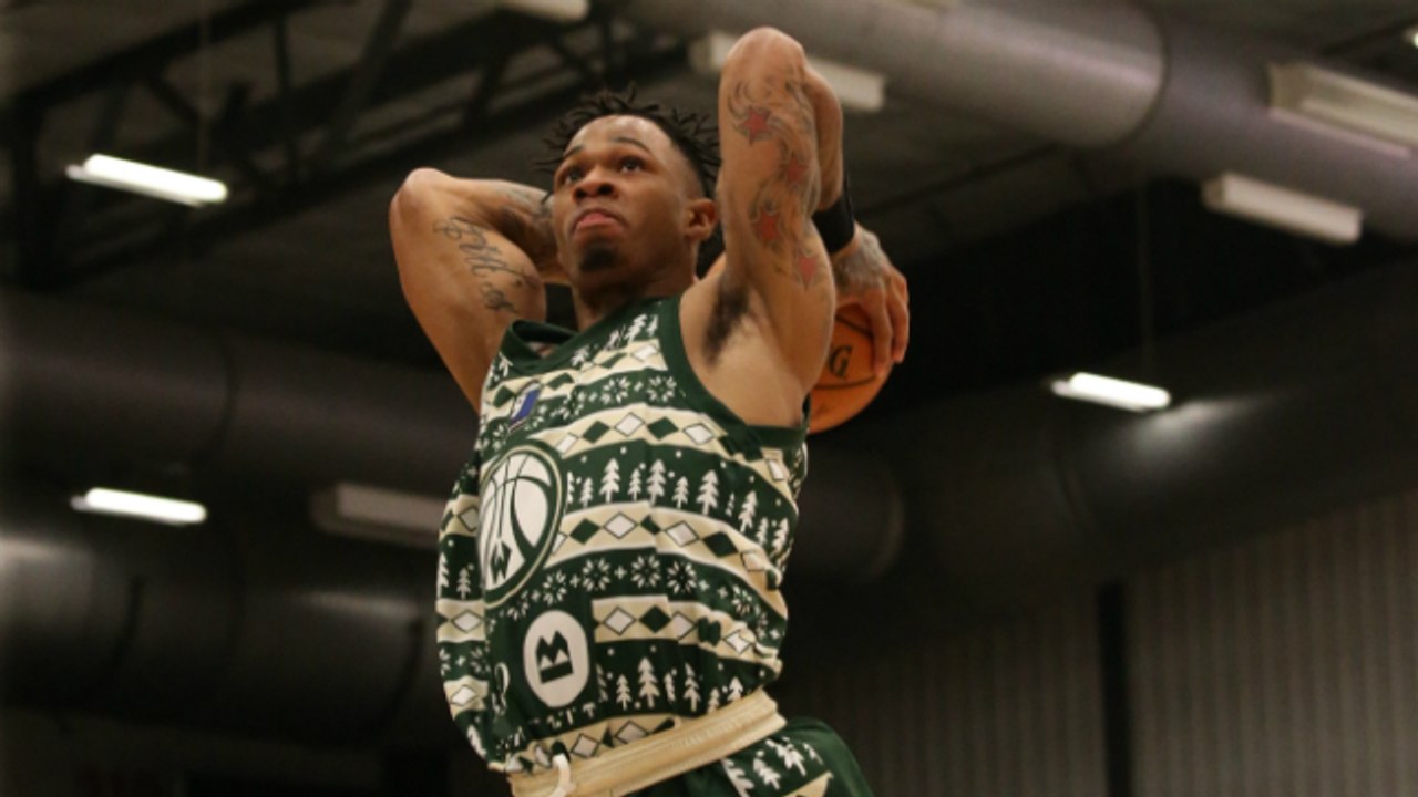 Rayjon Tucker Elevates For The Massive Tomahawk Slam!