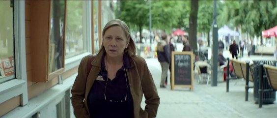 Kvinner i for store herreskjorter - trailer - på kino 6. mars