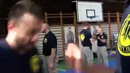 Guarda espaldas en accion