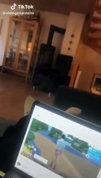 Cette vidéo d’un chien émettant un bruit bizarre amuse les internautes.