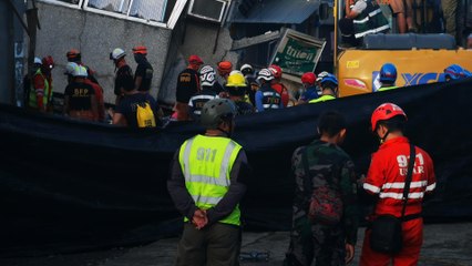 South Philippines earthquake: Rescuers race to find survivors