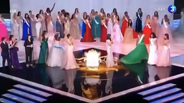 L'incroyable réaction de Miss Nigéria qui ne gagne pas Miss Monde mais tellement contente pour sa copine ! - VIDEO