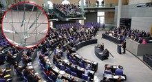 Almanya'da Türk kökenli milletvekilinin evine taşlı saldırı