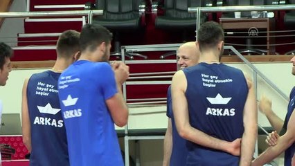 SPORCU AİLELER - Voleybolcu babanın oğulları Adis ve Mirza aynı takımda mücadele ediyor