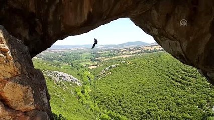 Şehir şehir gezen profesyonel dağcı 10 yıldır zirvelerde