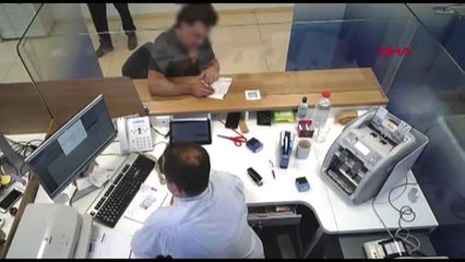 'Bankadan arıyoruz' diyerek dolandırıcılık yapan şüpheliler kamerada