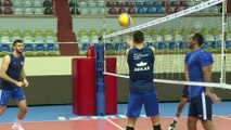 SPORCU AİLELER - Voleybolcu babanın oğulları Adis ve Mirza aynı takımda mücadele ediyor - İZMİR