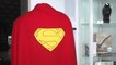La première cape "Superman", portée par l'acteur Christophe Reeve, a été vendue plus de 170.000 euros aux enchères