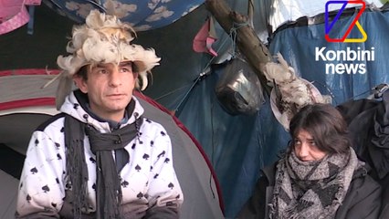Expulsés par leur propriétaire, ils vivent dans la forêt.