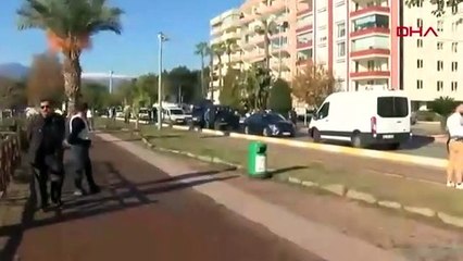 Bankada 2 kişiyi rehin aldı, 1 saat sonra teslim oldu