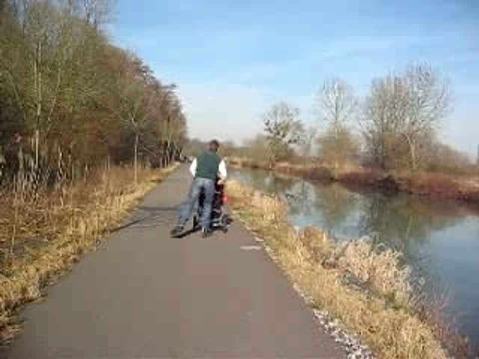 Roller au bord du canal