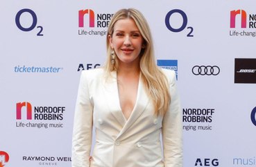 Ellie Goulding ajuda em resgate de motorista após acidente em rodovia