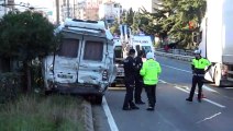 Trabzon'da Trafik Kazası; Yabancı Plakalı Tır, Minibüse Arkadan Çarptı