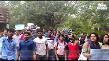पुणे के फर्ग्यूसन कॉलेज में छात्रों ने किया प्रदर्शन, हस्ताक्षर अभियान चलाकार जताया विरोध