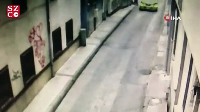Yabancı uyruklu hırsızlar ikizlerin bebek arabasını böyle çaldı
