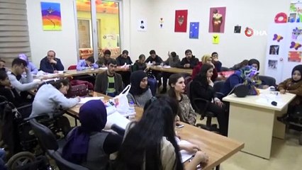 Engelliler eğitime kurs sayesinde tutunuyor