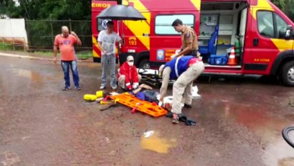 Ciclista tem grave ferimento na perna em colisão no Bairro Brasmadeira