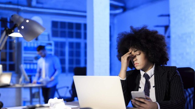 How to Talk About Your Mental Illness at Work