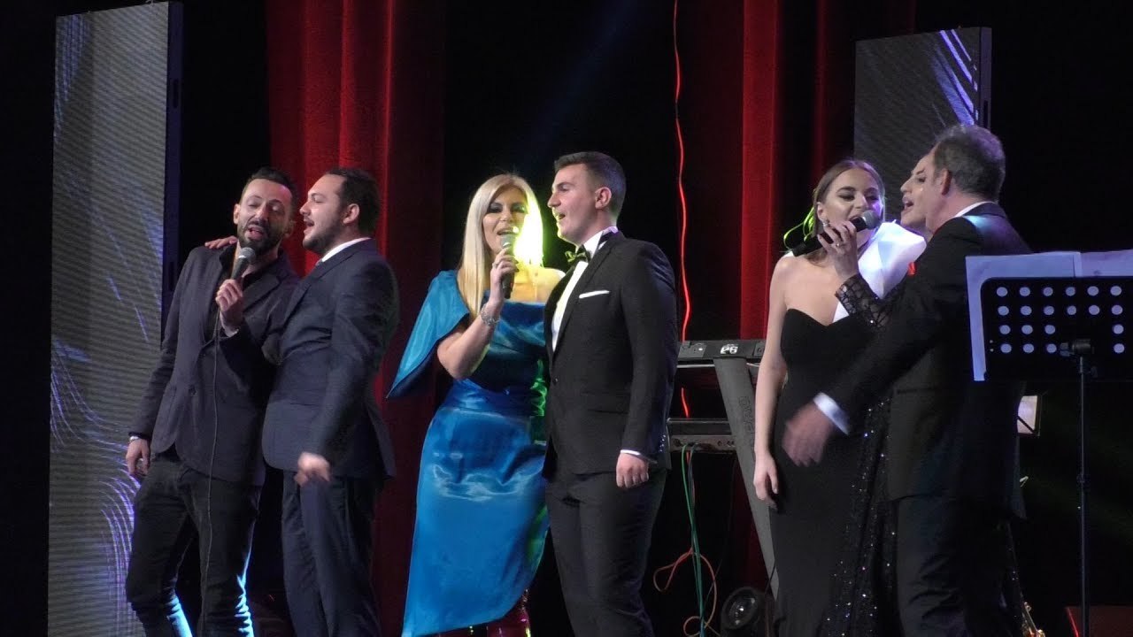 Koncerti “Këngë e zemër” mblodhi artistët më të mirënjohur shqiptarë-Lajme