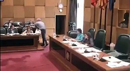 El apestoso vídeo de Podemos negándose a llamar "asesinato" la muerte a tiros de los dos guardias civiles