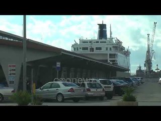 Ora News - Kalim të paligjshëm kufiri kundrejt 3000 eurove, 2 në pranga, procedohet polici