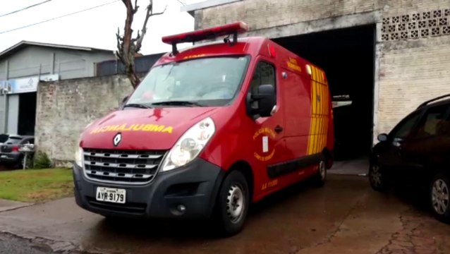 Homem sofre luxação no cotovelo após cair de altura, no Bairro Pioneiros Catarinenses