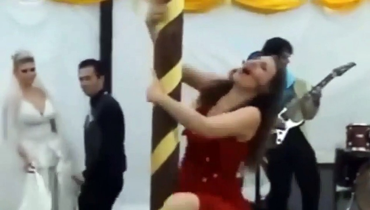 Antes de irse a dormir la mona, arruinó la boda