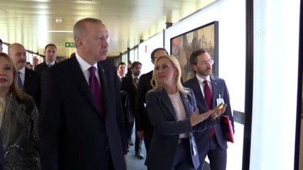 Cumhurbaşkanı Erdoğan, "Hayat Devam Ediyor, Sanat Devam Ediyor" sergisini ziyaret etti (2)