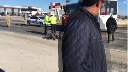 Minibüs ile motosiklet çarpıştı: 1 ölü