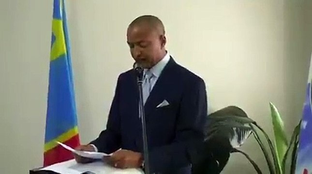 Plusieurs chefs des partis politiques acceptent de fondre leurs formations politiques pour créer un grand parti politique.