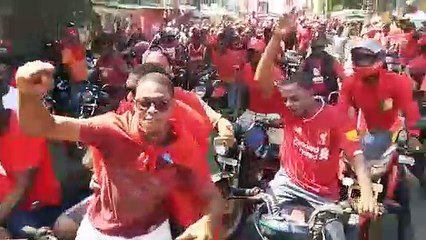 Le cortège de Dalein en route pour la banlieue