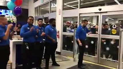 Kanada’da ‘Black Friday’... Öne geçmek için birbirini itenler yok, kavga edenler yok, birbirinin elinden ürün almaya çalışanlar yok...