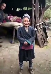 Hayatında ilk defa fotoğrafı çekilen yaşlı kadının, görülmeye değer heyecanı